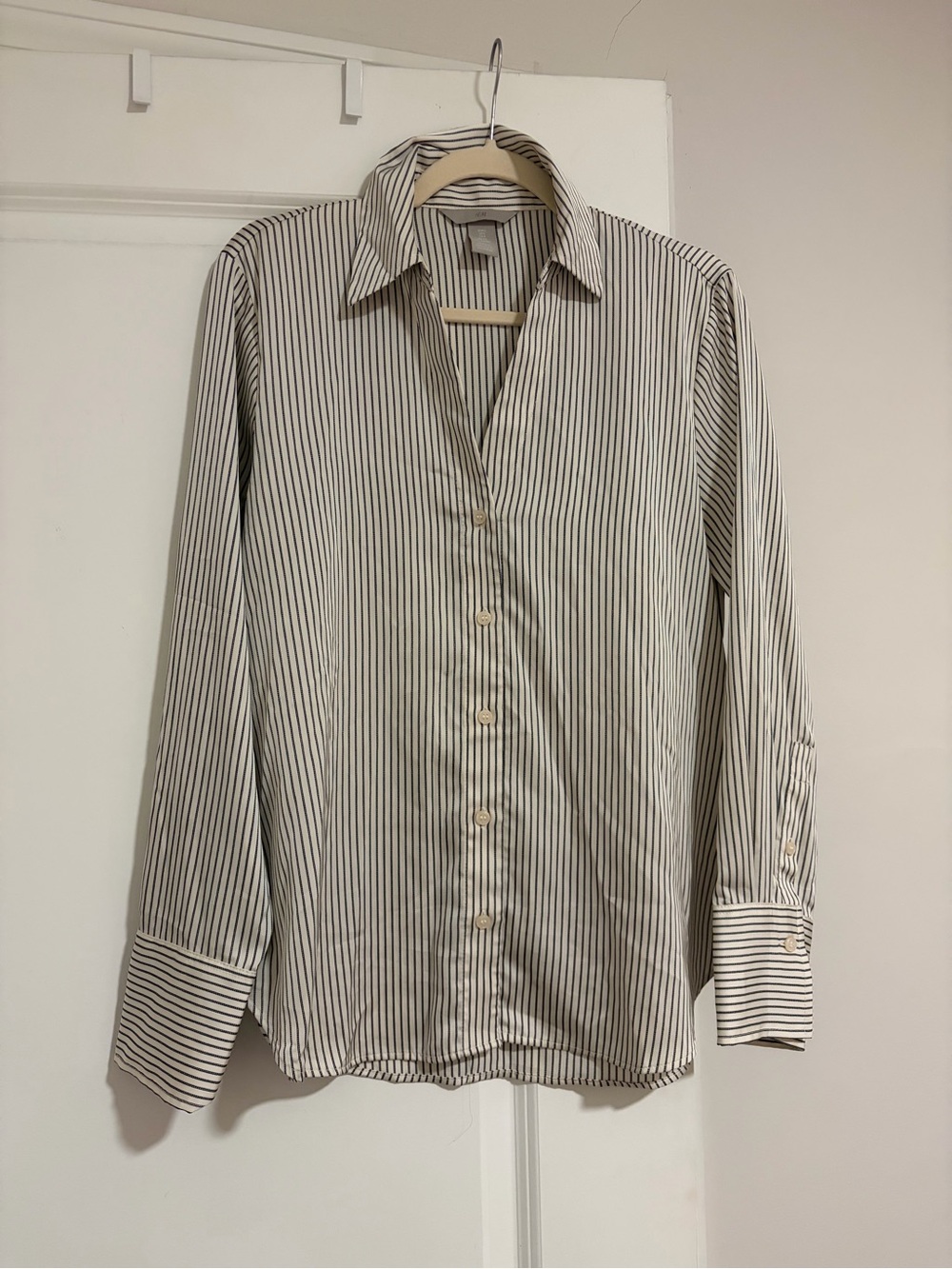 H&M black and white stripped shirt